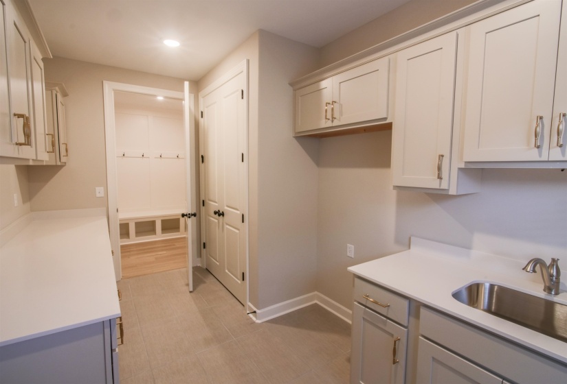 9568 GRAYS HOLLOW DR, Cordova, Tennessee 38018, 5 Bedroom Bedrooms, 11 Room Rooms,3.1 BathroomBathrooms,Residential,For Sale,GRAYS HOLLOW,0,10208558