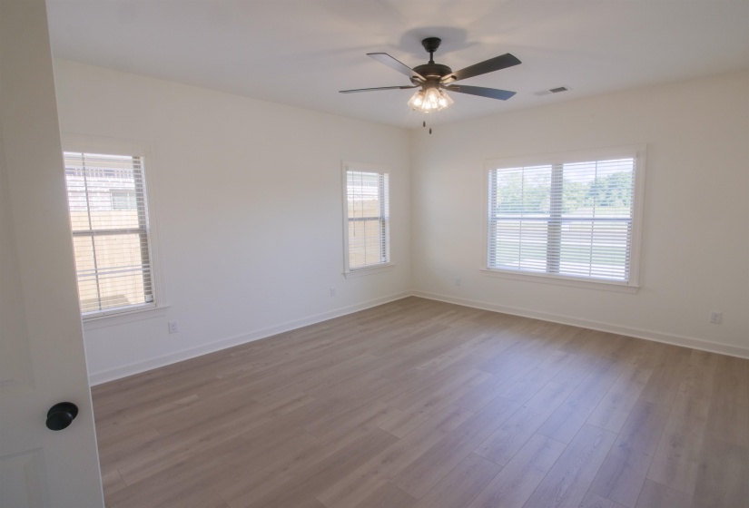9562 GRAYS HOLLOW DR, Cordova, Tennessee 38018, 5 Bedroom Bedrooms, 11 Room Rooms,3 BathroomBathrooms,Residential,For Sale,GRAYS HOLLOW,0,10208563