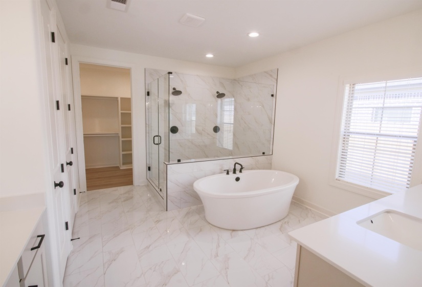9562 GRAYS HOLLOW DR, Cordova, Tennessee 38018, 5 Bedroom Bedrooms, 11 Room Rooms,3 BathroomBathrooms,Residential,For Sale,GRAYS HOLLOW,0,10208563
