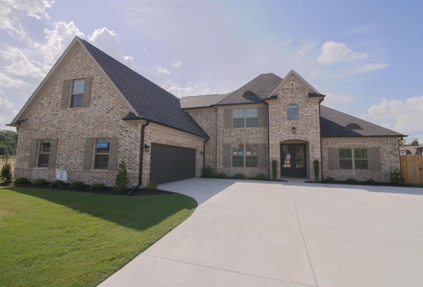 9562 GRAYS HOLLOW DR, Cordova, Tennessee 38018, 5 Bedroom Bedrooms, 11 Room Rooms,3 BathroomBathrooms,Residential,For Sale,GRAYS HOLLOW,0,10208563