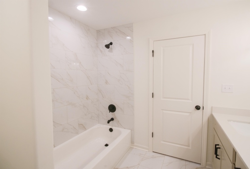 9562 GRAYS HOLLOW DR, Cordova, Tennessee 38018, 5 Bedroom Bedrooms, 11 Room Rooms,3 BathroomBathrooms,Residential,For Sale,GRAYS HOLLOW,0,10208563