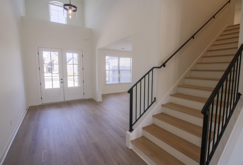 9562 GRAYS HOLLOW DR, Cordova, Tennessee 38018, 5 Bedroom Bedrooms, 11 Room Rooms,3 BathroomBathrooms,Residential,For Sale,GRAYS HOLLOW,0,10208563