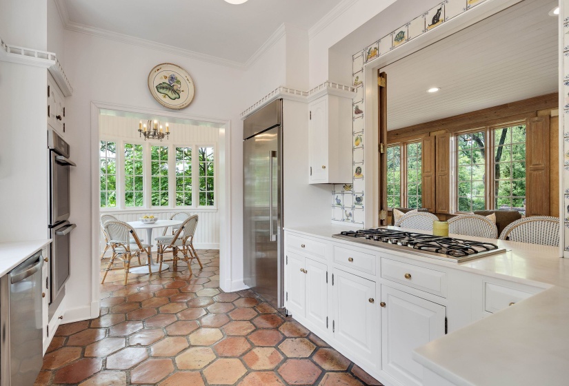 3945 GRANDVIEW AVE, Memphis, Tennessee 38111, 4 Bedrooms Bedrooms, 11 Rooms Rooms,4.1 BathroomsBathrooms,Residential,For Sale,GRANDVIEW,10220561