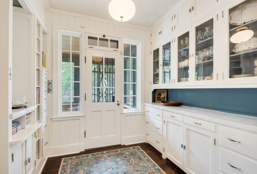 3945 GRANDVIEW AVE, Memphis, Tennessee 38111, 4 Bedrooms Bedrooms, 11 Rooms Rooms,4.1 BathroomsBathrooms,Residential,For Sale,GRANDVIEW,10220561