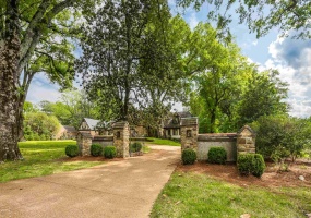 3945 GRANDVIEW AVE, Memphis, Tennessee 38111, 4 Bedrooms Bedrooms, 11 Rooms Rooms,4.1 BathroomsBathrooms,Residential,For Sale,GRANDVIEW,10220561