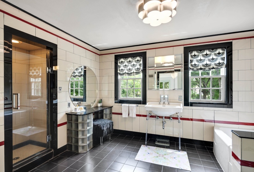 3945 GRANDVIEW AVE, Memphis, Tennessee 38111, 4 Bedrooms Bedrooms, 11 Rooms Rooms,4.1 BathroomsBathrooms,Residential,For Sale,GRANDVIEW,10220561
