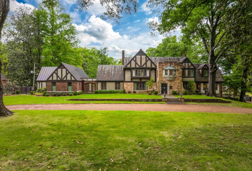 3945 GRANDVIEW AVE, Memphis, Tennessee 38111, 4 Bedrooms Bedrooms, 11 Rooms Rooms,4.1 BathroomsBathrooms,Residential,For Sale,GRANDVIEW,10220561