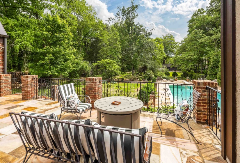 3945 GRANDVIEW AVE, Memphis, Tennessee 38111, 4 Bedrooms Bedrooms, 11 Rooms Rooms,4.1 BathroomsBathrooms,Residential,For Sale,GRANDVIEW,10220561