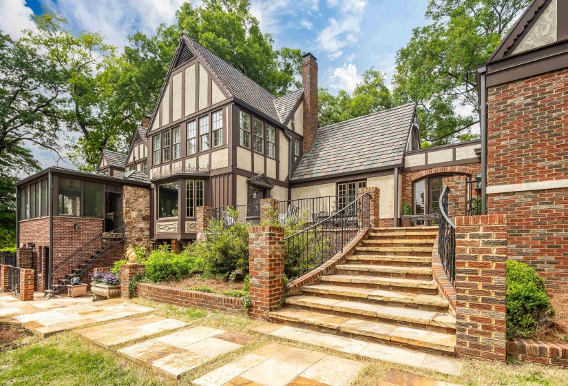 3945 GRANDVIEW AVE, Memphis, Tennessee 38111, 4 Bedrooms Bedrooms, 11 Rooms Rooms,4.1 BathroomsBathrooms,Residential,For Sale,GRANDVIEW,10220561