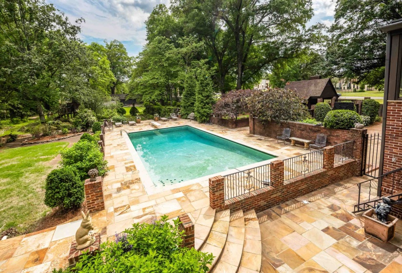 3945 GRANDVIEW AVE, Memphis, Tennessee 38111, 4 Bedrooms Bedrooms, 11 Rooms Rooms,4.1 BathroomsBathrooms,Residential,For Sale,GRANDVIEW,10220561