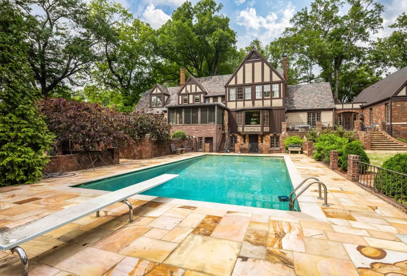 3945 GRANDVIEW AVE, Memphis, Tennessee 38111, 4 Bedrooms Bedrooms, 11 Rooms Rooms,4.1 BathroomsBathrooms,Residential,For Sale,GRANDVIEW,10220561