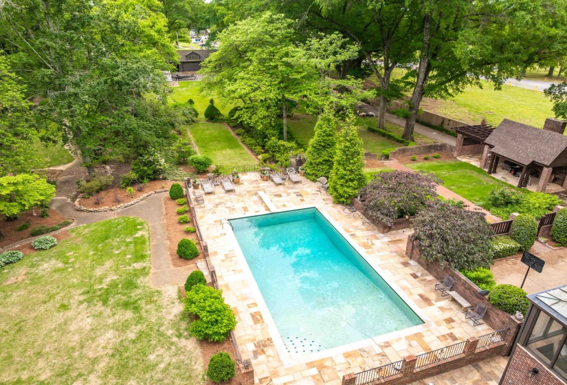 3945 GRANDVIEW AVE, Memphis, Tennessee 38111, 4 Bedrooms Bedrooms, 11 Rooms Rooms,4.1 BathroomsBathrooms,Residential,For Sale,GRANDVIEW,10220561