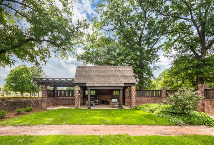 3945 GRANDVIEW AVE, Memphis, Tennessee 38111, 4 Bedrooms Bedrooms, 11 Rooms Rooms,4.1 BathroomsBathrooms,Residential,For Sale,GRANDVIEW,10220561