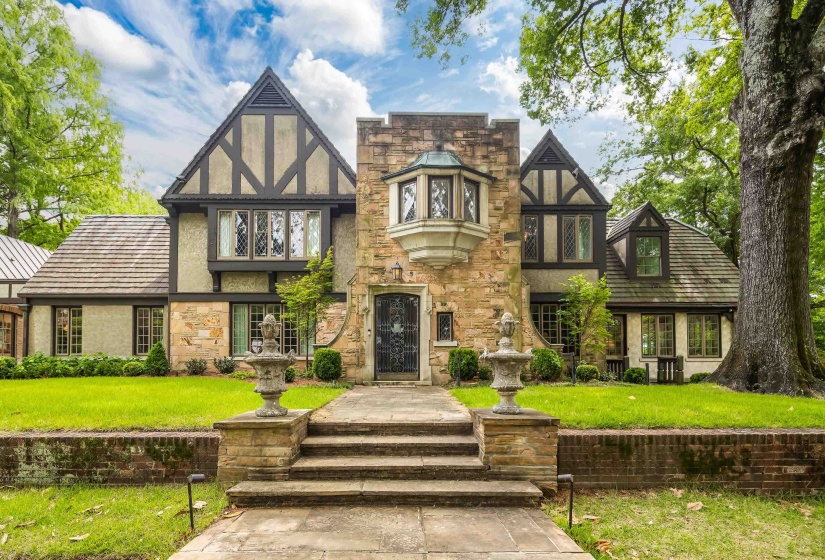 3945 GRANDVIEW AVE, Memphis, Tennessee 38111, 4 Bedrooms Bedrooms, 11 Rooms Rooms,4.1 BathroomsBathrooms,Residential,For Sale,GRANDVIEW,10220561