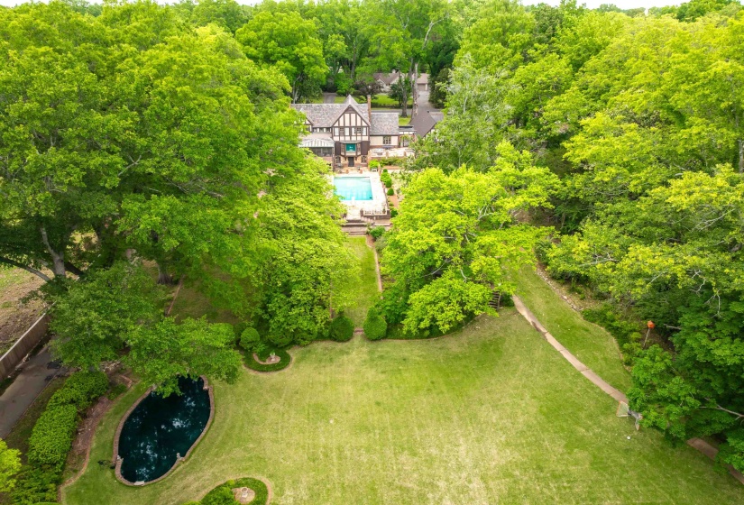 3945 GRANDVIEW AVE, Memphis, Tennessee 38111, 4 Bedrooms Bedrooms, 11 Rooms Rooms,4.1 BathroomsBathrooms,Residential,For Sale,GRANDVIEW,10220561