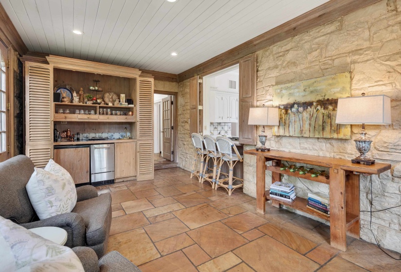 3945 GRANDVIEW AVE, Memphis, Tennessee 38111, 4 Bedrooms Bedrooms, 11 Rooms Rooms,4.1 BathroomsBathrooms,Residential,For Sale,GRANDVIEW,10220561