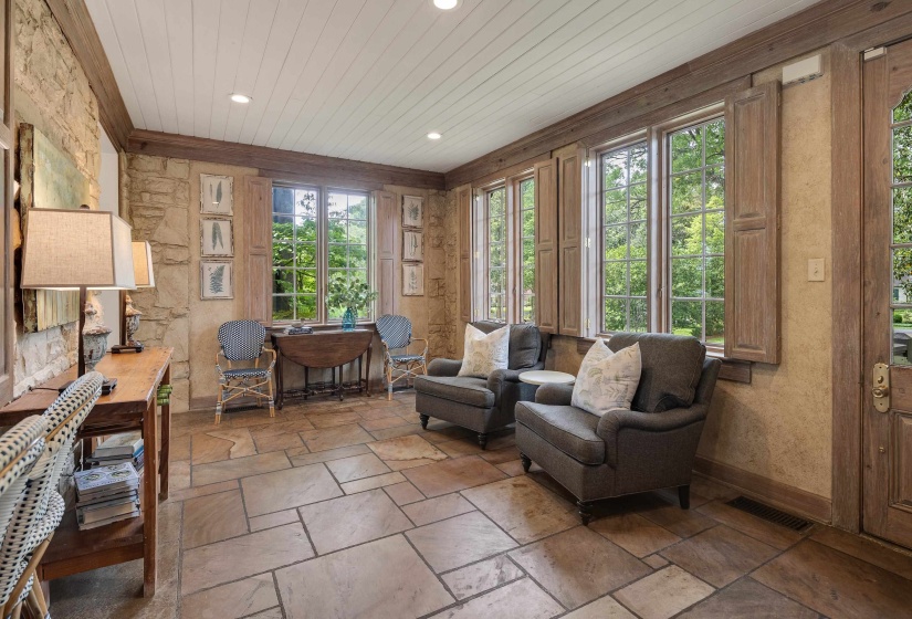 3945 GRANDVIEW AVE, Memphis, Tennessee 38111, 4 Bedrooms Bedrooms, 11 Rooms Rooms,4.1 BathroomsBathrooms,Residential,For Sale,GRANDVIEW,10220561