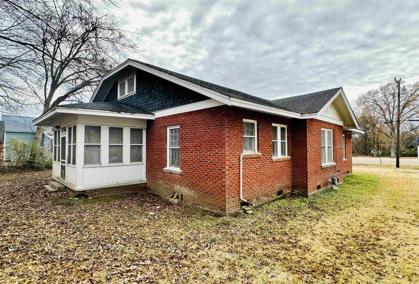 219 COURT AVE, Selmer, Tennessee 38375-2103, 3 Bedrooms Bedrooms, 8 Rooms Rooms,1 BathroomBathrooms,Residential,For Sale,COURT,10220611