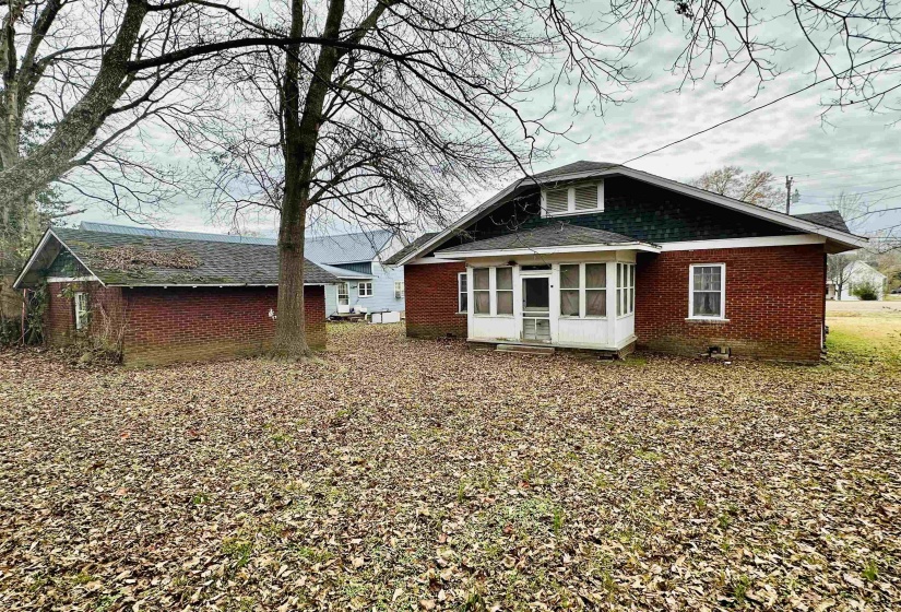 219 COURT AVE, Selmer, Tennessee 38375-2103, 3 Bedrooms Bedrooms, 8 Rooms Rooms,1 BathroomBathrooms,Residential,For Sale,COURT,10220611