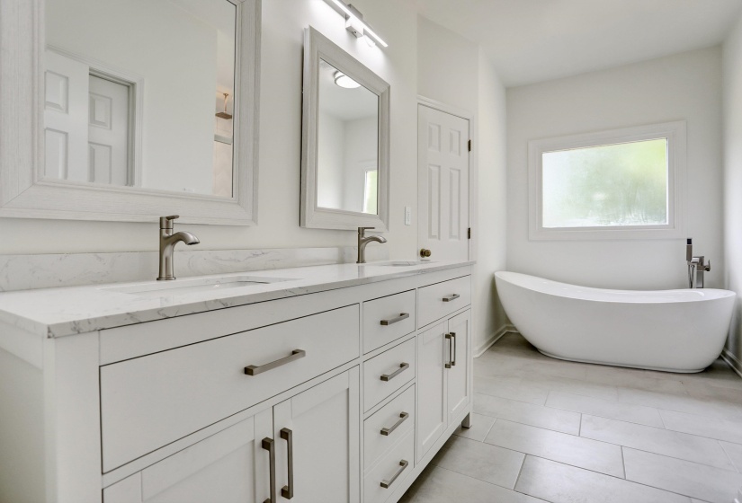 1039 AUTUMN OAKS CIR, Collierville, Tennessee 38017, 5 Bedrooms Bedrooms, 10 Rooms Rooms,3.1 BathroomsBathrooms,Residential,For Sale,AUTUMN OAKS,10220622