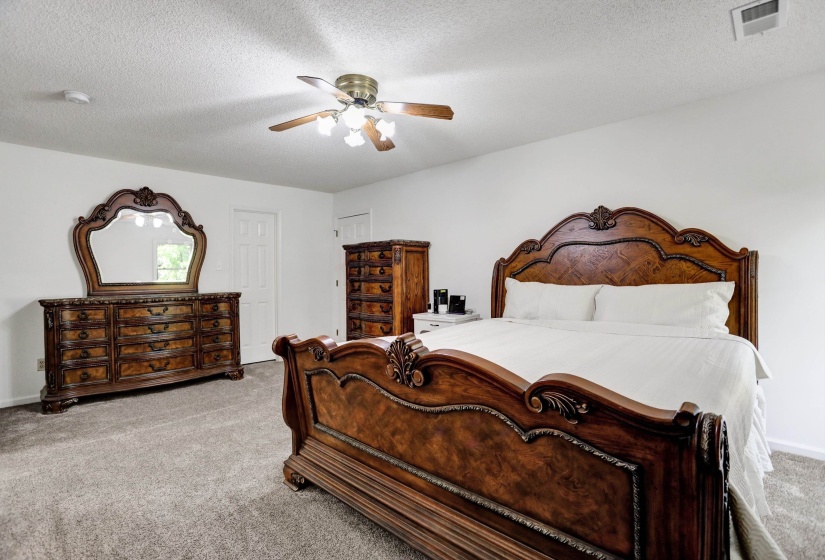 1039 AUTUMN OAKS CIR, Collierville, Tennessee 38017, 5 Bedrooms Bedrooms, 10 Rooms Rooms,3.1 BathroomsBathrooms,Residential,For Sale,AUTUMN OAKS,10220622