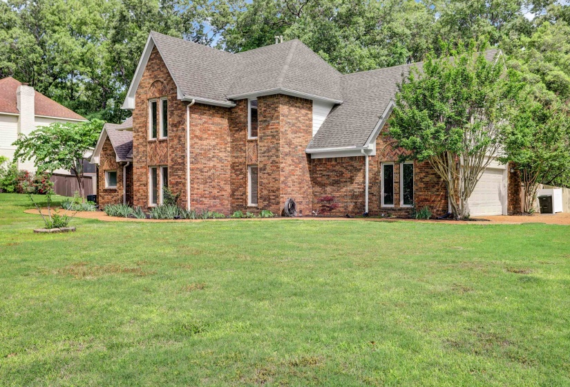 1039 AUTUMN OAKS CIR, Collierville, Tennessee 38017, 5 Bedrooms Bedrooms, 10 Rooms Rooms,3.1 BathroomsBathrooms,Residential,For Sale,AUTUMN OAKS,10220622