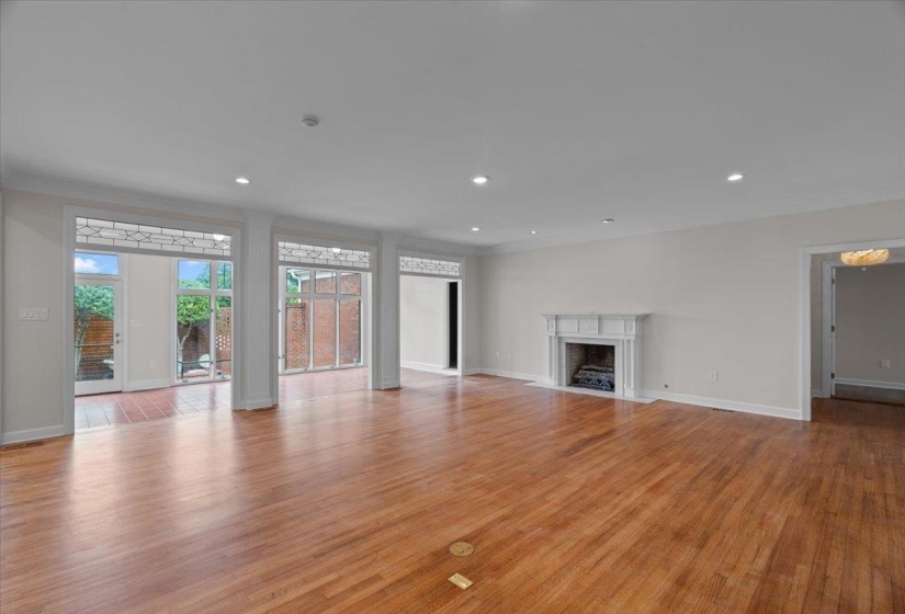 8778 POPLAR PIKE DR, Germantown, Tennessee 38138, 4 Bedroom Bedrooms, 2 Room Rooms,5.1 BathroomBathrooms,Residential,For Sale,POPLAR PIKE,0,10220631