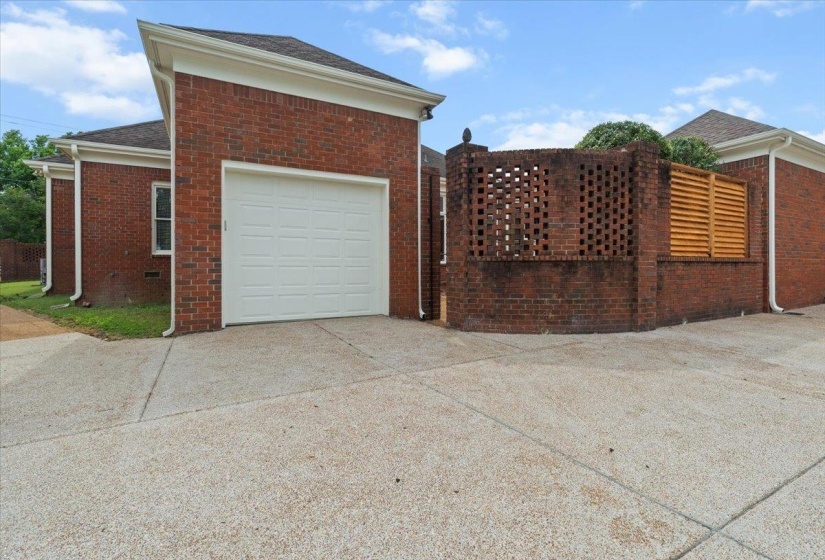 8778 POPLAR PIKE DR, Germantown, Tennessee 38138, 4 Bedroom Bedrooms, 2 Room Rooms,5.1 BathroomBathrooms,Residential,For Sale,POPLAR PIKE,0,10220631