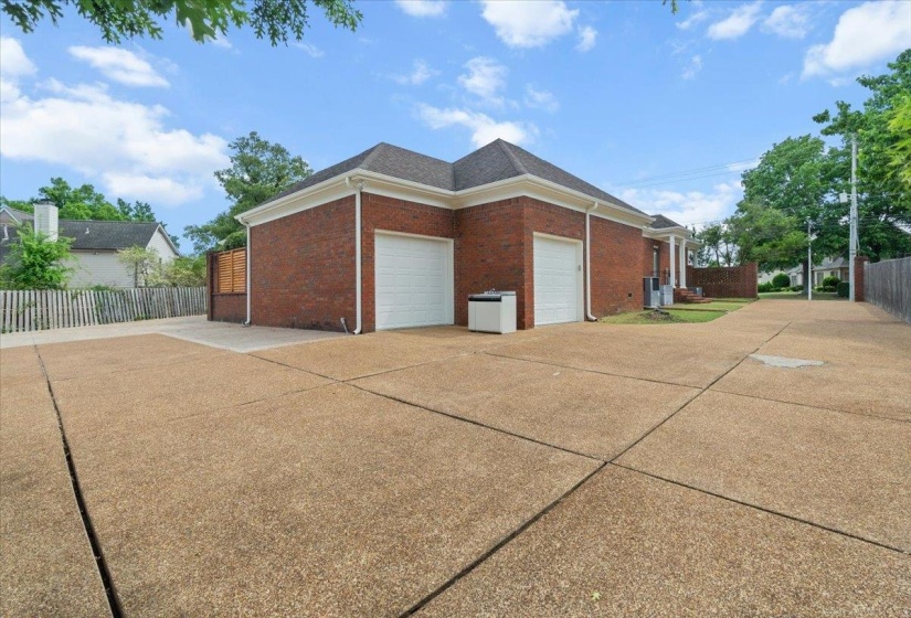 8778 POPLAR PIKE DR, Germantown, Tennessee 38138, 4 Bedroom Bedrooms, 2 Room Rooms,5.1 BathroomBathrooms,Residential,For Sale,POPLAR PIKE,0,10220631