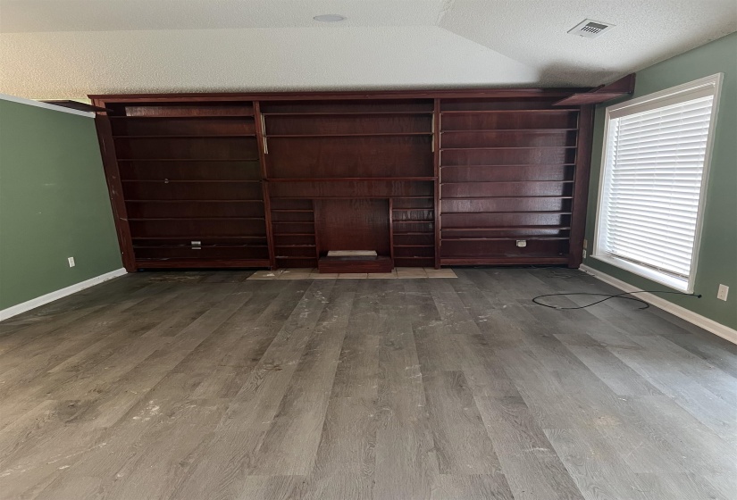 Vinyl plank flooring throughout
