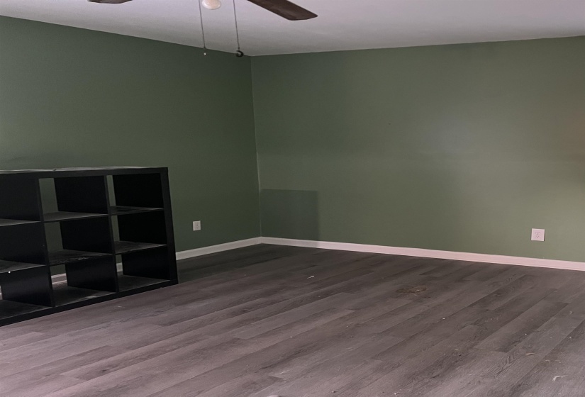 2nd primary with corner shower / bath