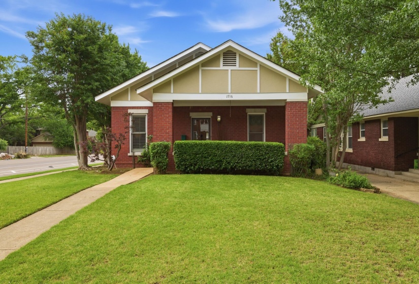 1716 CARRUTHERS PL, Memphis, Tennessee 38112, 3 Bedrooms Bedrooms, 7 Rooms Rooms,2 BathroomsBathrooms,Residential,For Sale,CARRUTHERS,10220656