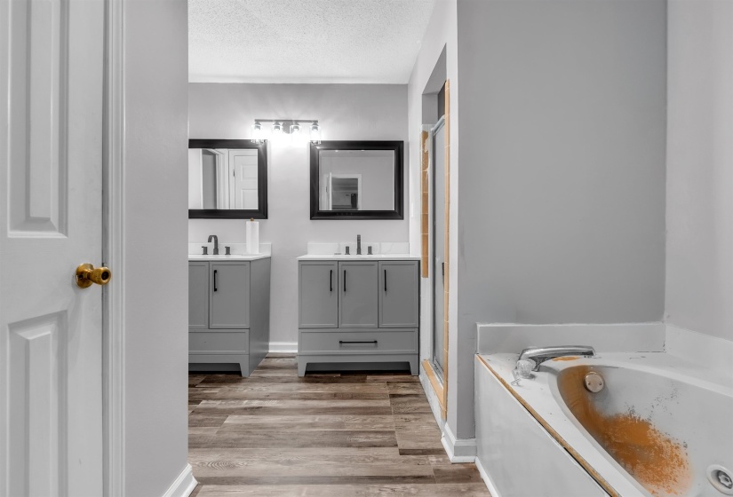 Dual vanities with undermount sinks and contemporary hardware