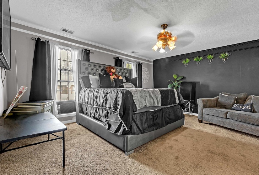 Spacious room featuring neutral carpet flooring, recessed lighting, and crown molding