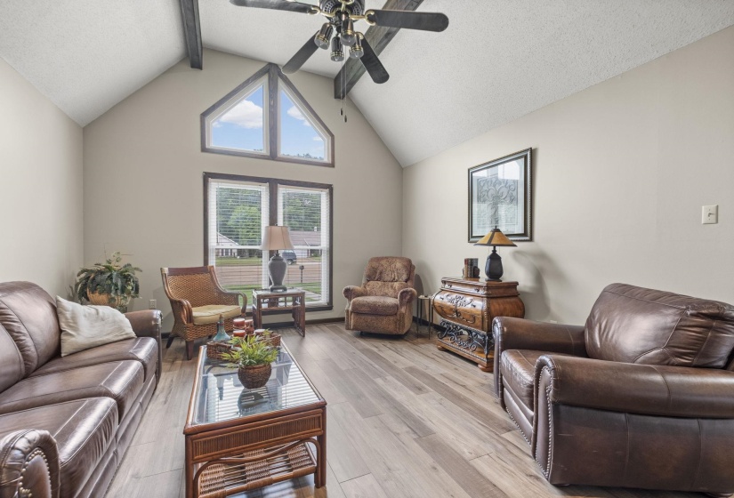 5609 ELMORE RD, Bartlett, Tennessee 38134, 3 Bedrooms Bedrooms, 6 Rooms Rooms,2 BathroomsBathrooms,Residential,For Sale,ELMORE,10220662