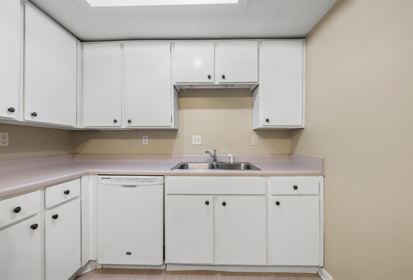 4743 AUDUBON VIEW DR, Memphis, Tennessee 38117, 2 Bedrooms Bedrooms, 5 Rooms Rooms,2 BathroomsBathrooms,Residential,For Sale,AUDUBON VIEW,10220668
