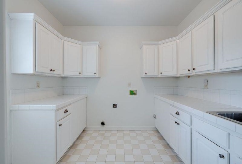 Laundry area with hookup for a washing machine, cabinets, and hookup for a gas dryer