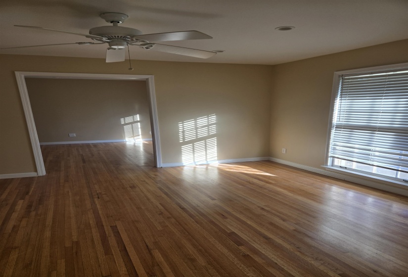 3212 WHITNEY AVE, Memphis, Tennessee 38128, 6 Bedroom Bedrooms, 11 Room Rooms,3 BathroomBathrooms,Residential,For Sale,WHITNEY,0,10220720