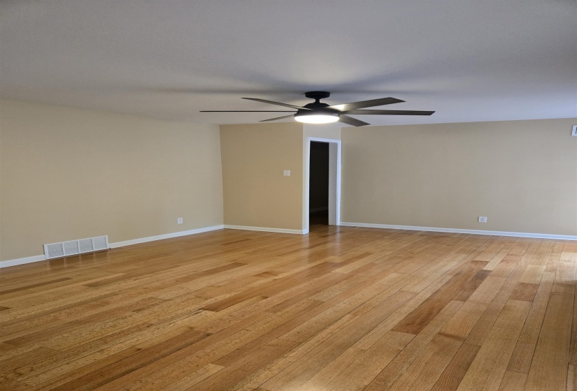 3212 WHITNEY AVE, Memphis, Tennessee 38128, 6 Bedroom Bedrooms, 11 Room Rooms,3 BathroomBathrooms,Residential,For Sale,WHITNEY,0,10220720