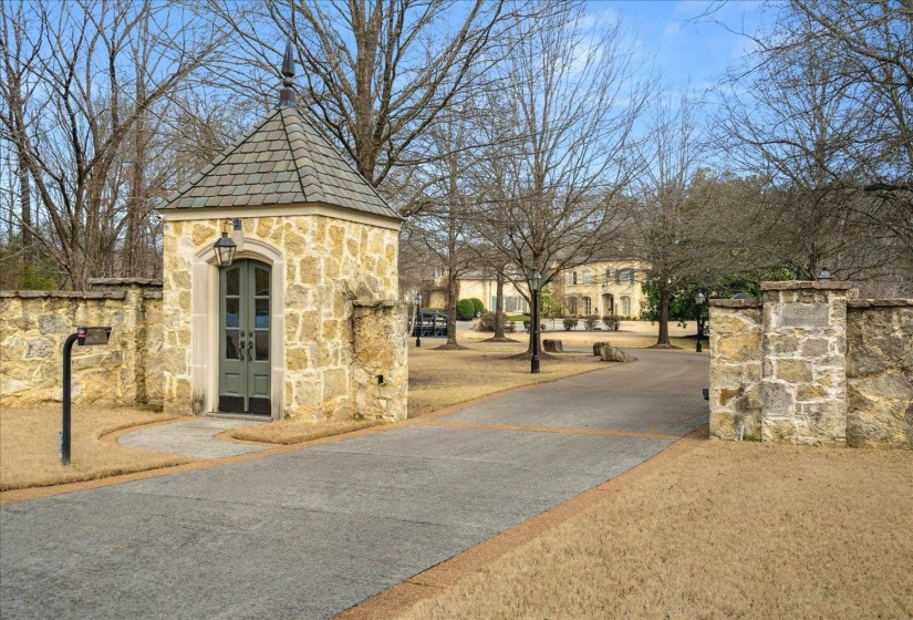 9504 DOGWOOD RD, Germantown, Tennessee 38139, 6 Bedrooms Bedrooms, 15 Rooms Rooms,6.2 BathroomsBathrooms,Residential,For Sale,DOGWOOD,10220727