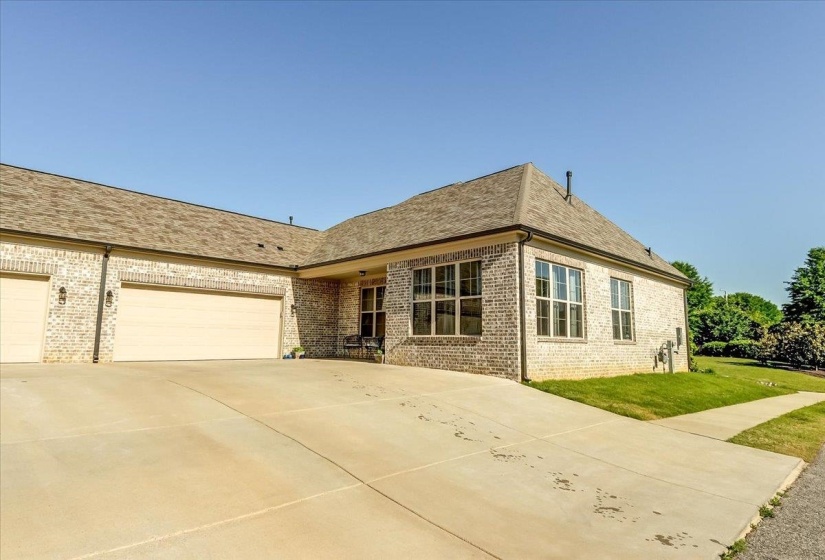 8705 BEDFORDSHIRE DR, Bartlett, Tennessee 38133, 3 Bedroom Bedrooms, 8 Room Rooms,2 BathroomBathrooms,Residential,For Sale,BEDFORDSHIRE,0,10220730