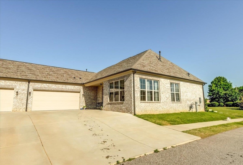 8705 BEDFORDSHIRE DR, Bartlett, Tennessee 38133, 3 Bedroom Bedrooms, 8 Room Rooms,2 BathroomBathrooms,Residential,For Sale,BEDFORDSHIRE,0,10220730