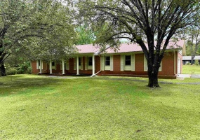 235 SHANNA DR, Selmer, Tennessee 38375-1227, 3 Bedrooms Bedrooms, 8 Rooms Rooms,1.1 BathroomsBathrooms,Residential,For Sale,SHANNA,10220747