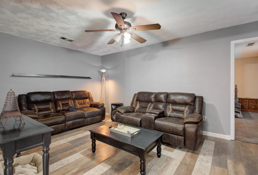 5054 GULL RD, Memphis, Tennessee 38109, 5 Bedrooms Bedrooms, 9 Rooms Rooms,2 BathroomsBathrooms,Residential,For Sale,GULL,10220752