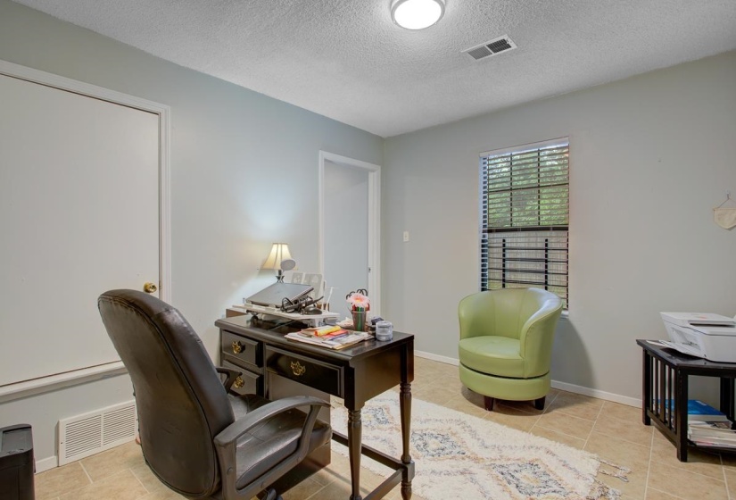 5054 GULL RD, Memphis, Tennessee 38109, 5 Bedrooms Bedrooms, 9 Rooms Rooms,2 BathroomsBathrooms,Residential,For Sale,GULL,10220752