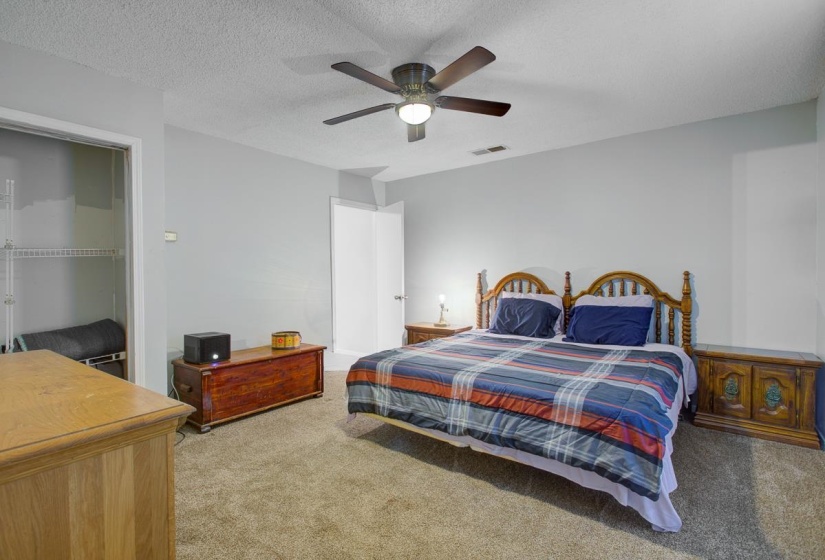 5054 GULL RD, Memphis, Tennessee 38109, 5 Bedrooms Bedrooms, 9 Rooms Rooms,2 BathroomsBathrooms,Residential,For Sale,GULL,10220752