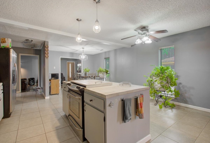 5054 GULL RD, Memphis, Tennessee 38109, 5 Bedrooms Bedrooms, 9 Rooms Rooms,2 BathroomsBathrooms,Residential,For Sale,GULL,10220752