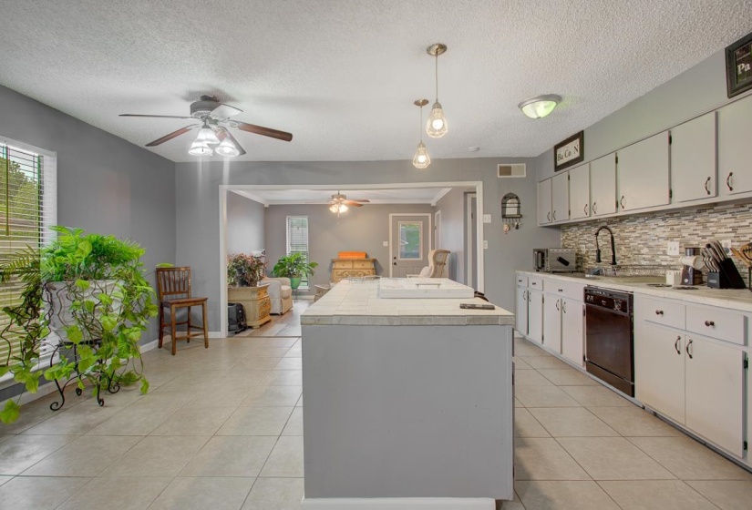 5054 GULL RD, Memphis, Tennessee 38109, 5 Bedrooms Bedrooms, 9 Rooms Rooms,2 BathroomsBathrooms,Residential,For Sale,GULL,10220752