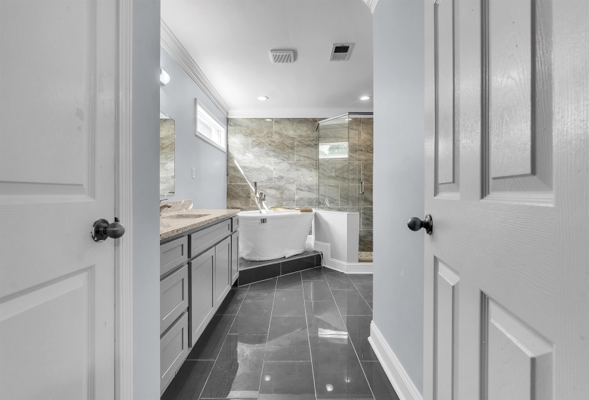 843 BLUE PEARL CV, Memphis, Tennessee 38109, 4 Bedroom Bedrooms, 7 Room Rooms,3 BathroomBathrooms,Residential,For Sale,BLUE PEARL,0,10220760