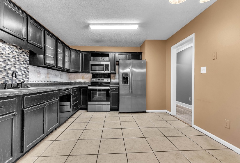 843 BLUE PEARL CV, Memphis, Tennessee 38109, 4 Bedroom Bedrooms, 7 Room Rooms,3 BathroomBathrooms,Residential,For Sale,BLUE PEARL,0,10220760